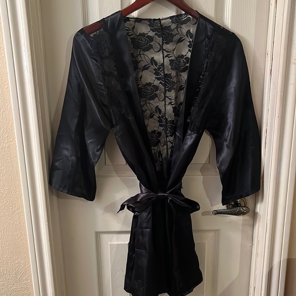 BLACK ROBE WITH BACK LACE SIZE XL - Picture 1 of 3